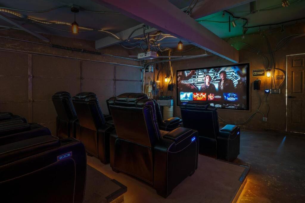 Holiday home Galactic Dream: Arcade, Theater, Minigolf, & More!
