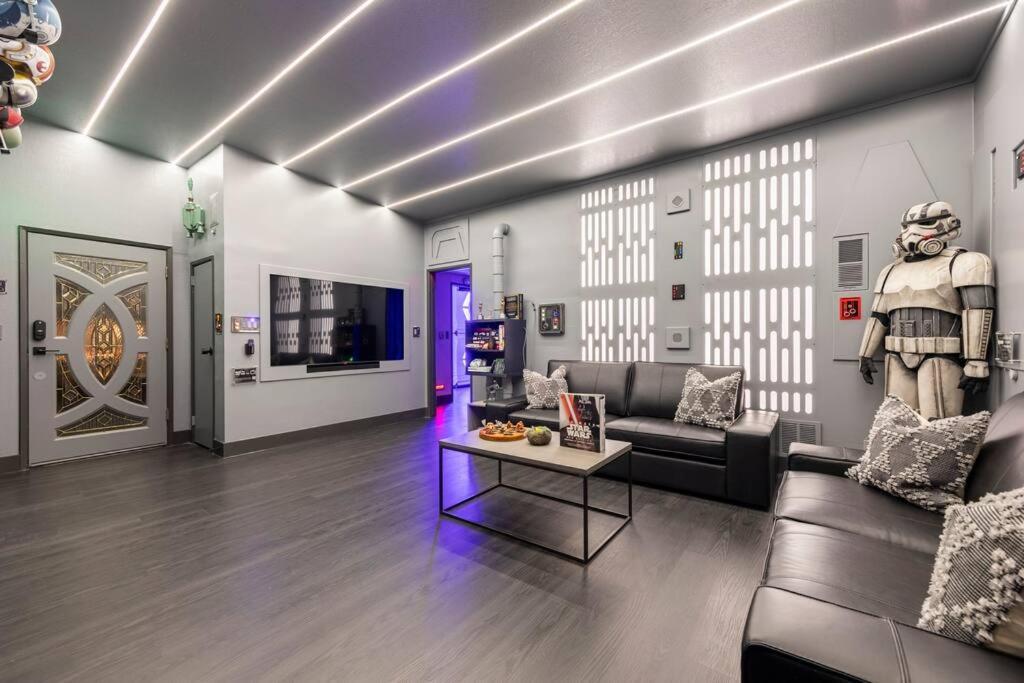 Galactic Dream: Arcade, Theater, Minigolf, & More! * Garden Grove